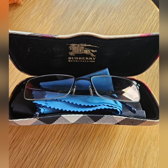 Burberry EUC reading eyeglasses with case - Picture 1 of 5